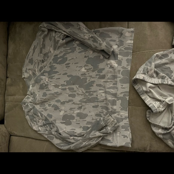WILFOX 🦊 2 piece SET! Sweatshirt M, sweatpants L! So cute gray camo VEUC! $180! - Picture 12 of 13